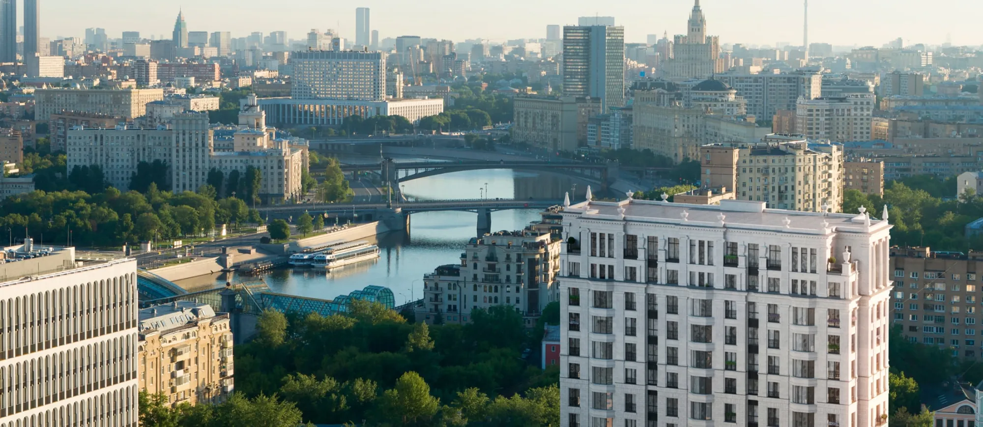 Москва-река и мосты рядом с домом, кадр застройщика